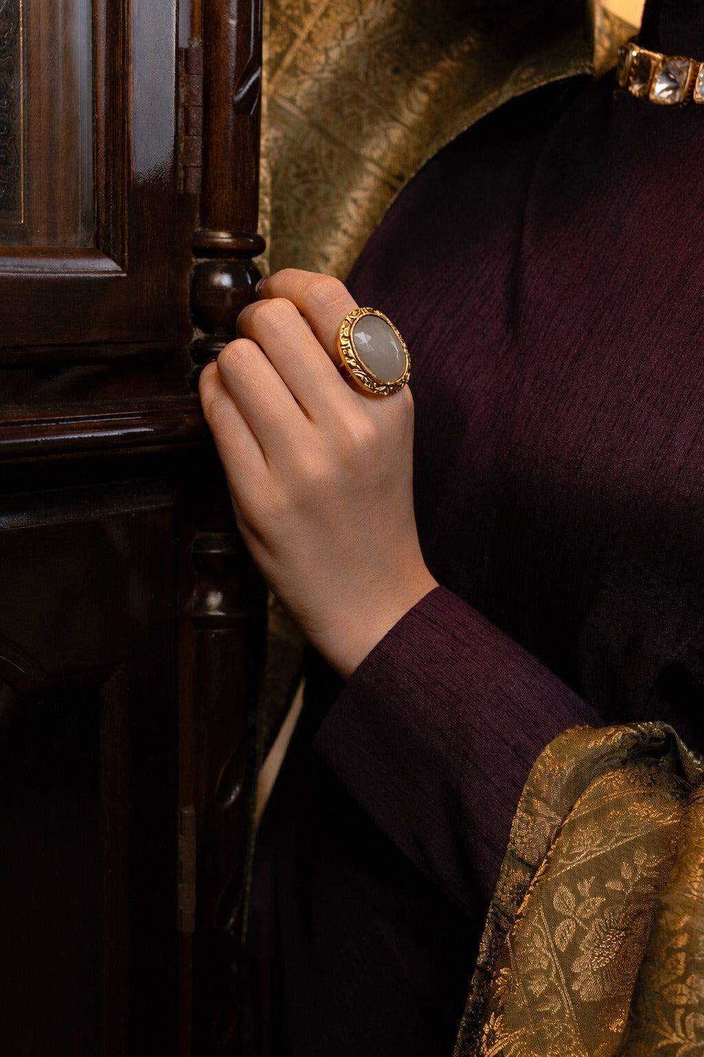 Ivory Gaze Ring