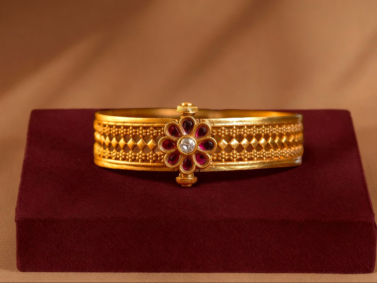 Senthamarai Bangle