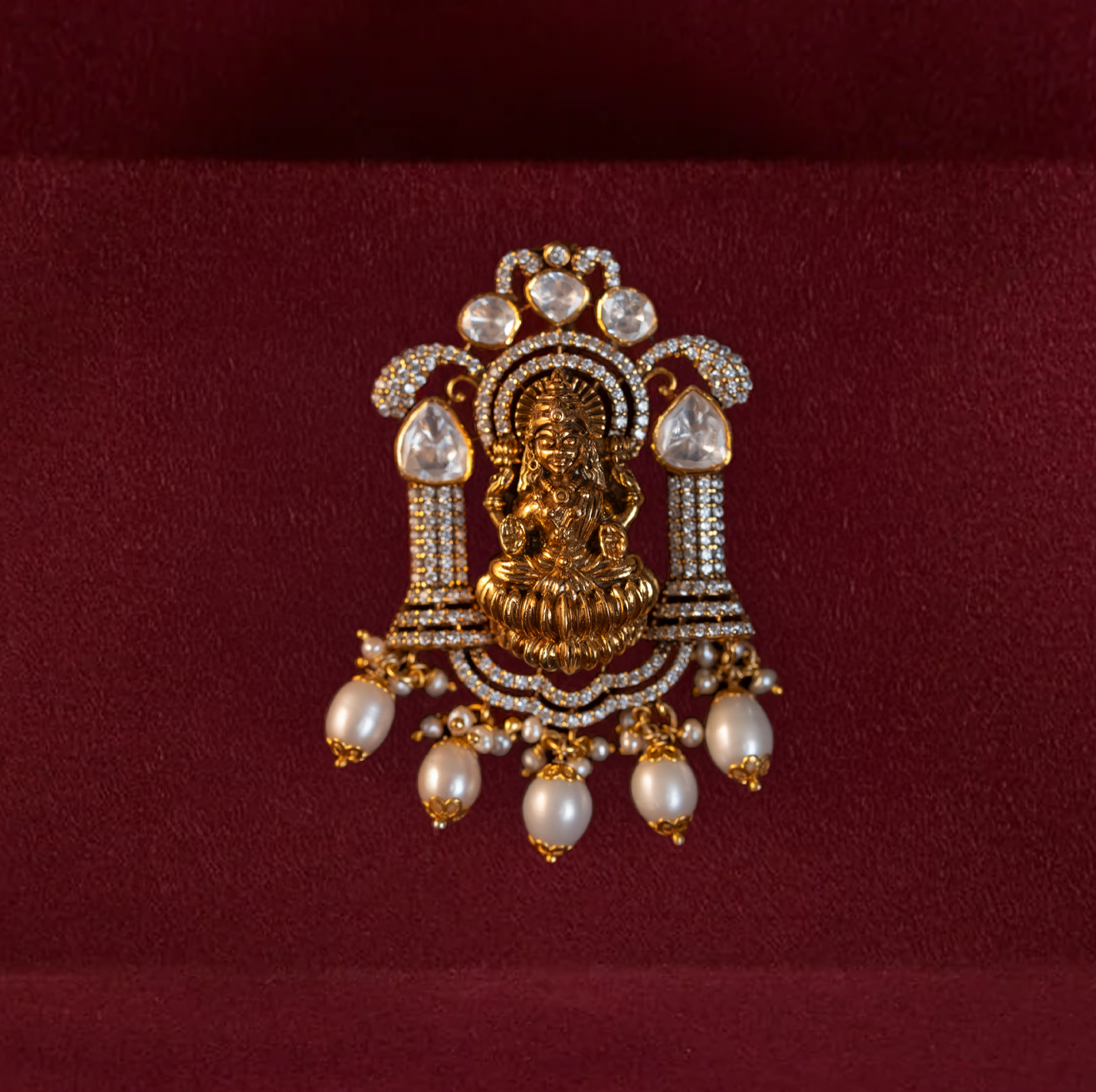 Aayizhai Pendant