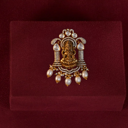 Aayizhai Pendant